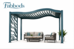 Fabbods Aluminium-Pergola mit geschwungenem Lamellendach und Seitenelementen